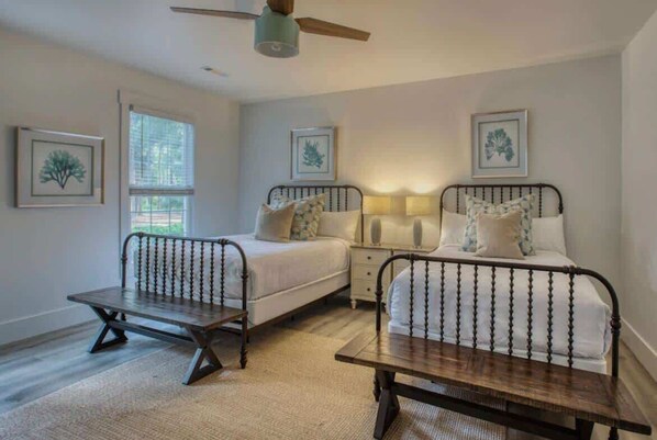 5 bedrooms, travel cot, WiFi, bed sheets