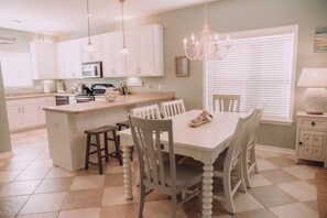 Dining - Short walk to the Beach,  Fully updated house in popular community neighborhood (Santa Rosa Beach)