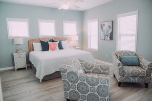 3 bedrooms, iron/ironing board, WiFi, bed sheets - Short walk to the Beach, Fully updated house in popular community neighborhood (Santa Rosa Beach)