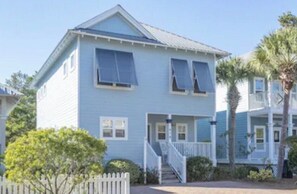 Exterior - Short walk to the Beach, Fully updated house in popular community neighborhood (Santa Rosa Beach)