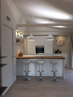 Kühlschrank, Ofen, Herdplatte, Geschirrspüler