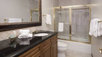 Combined shower/bathtub, jetted bath, hair dryer, towels