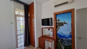 Standard Room, 1 Double Bed | Desk, free WiFi, bed sheets