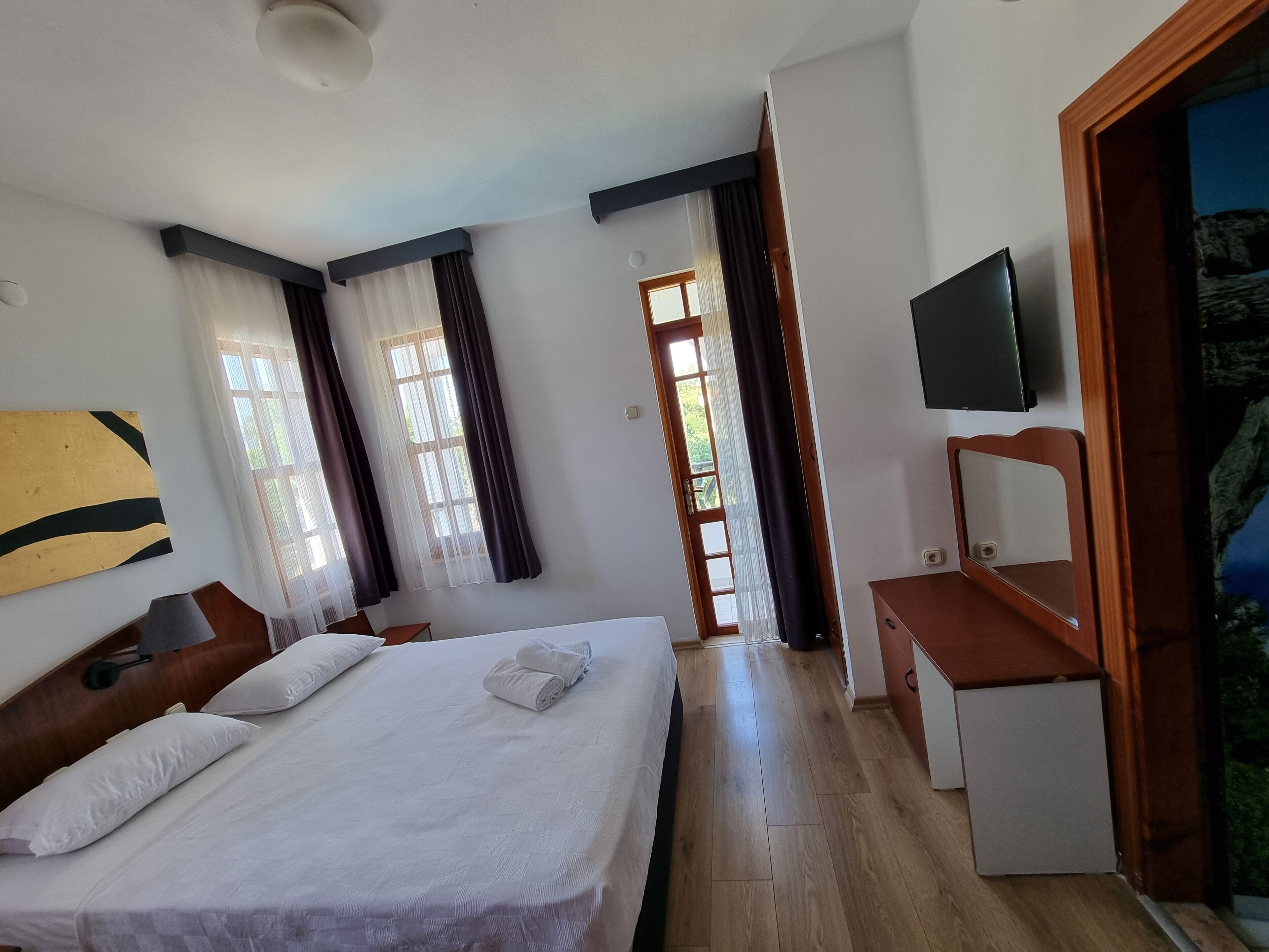 standard twin room | desk, free wifi, bed sheets