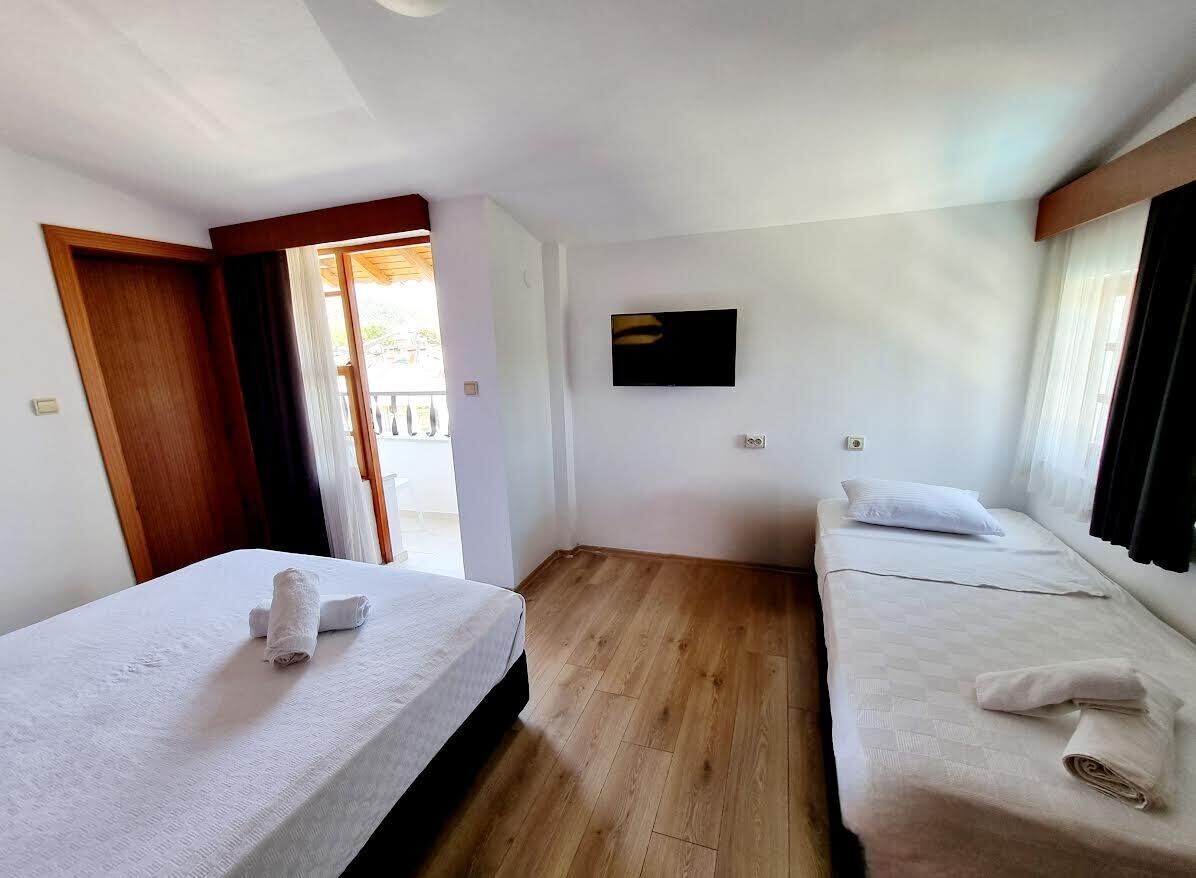 family room, multiple beds | desk, free wifi, bed sheets