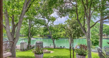 5 miles to downtown New Braunfels, Schlitterbahn, Comal River!
