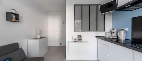 Fridge, microwave, stovetop, coffee/tea maker