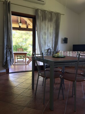 Dining - Vacation home with use of condominium pool (Tanaunella)