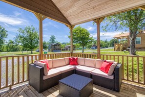 Property grounds - Tiny Home Living with a hot tub in Hillbilly Bear (Sevierville)
