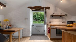Kjøleskap, mikrobølgeovn, ovn og oppvaskmaskin