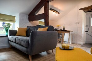 Smart TV, fireplace, stereo