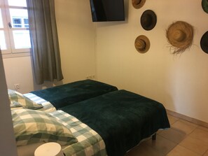 2 chambres, fer et planche Ă repasser, Wi-Fi, draps fournis