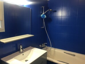 Bathtub, hair dryer, towels