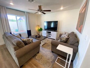 TV, books - Modern Kanab Family Townhome by Downtown, Near Zion, Bryce, Lake Powell! (Kanab)