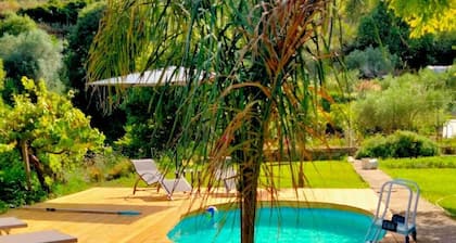"The Cottage" by IRMINIO GARDEN immersed in the typical countryside of Ragusa Ibla.