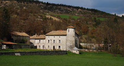 Suite privée dans Chateau du XVIÚ s. DrÎme-Diois