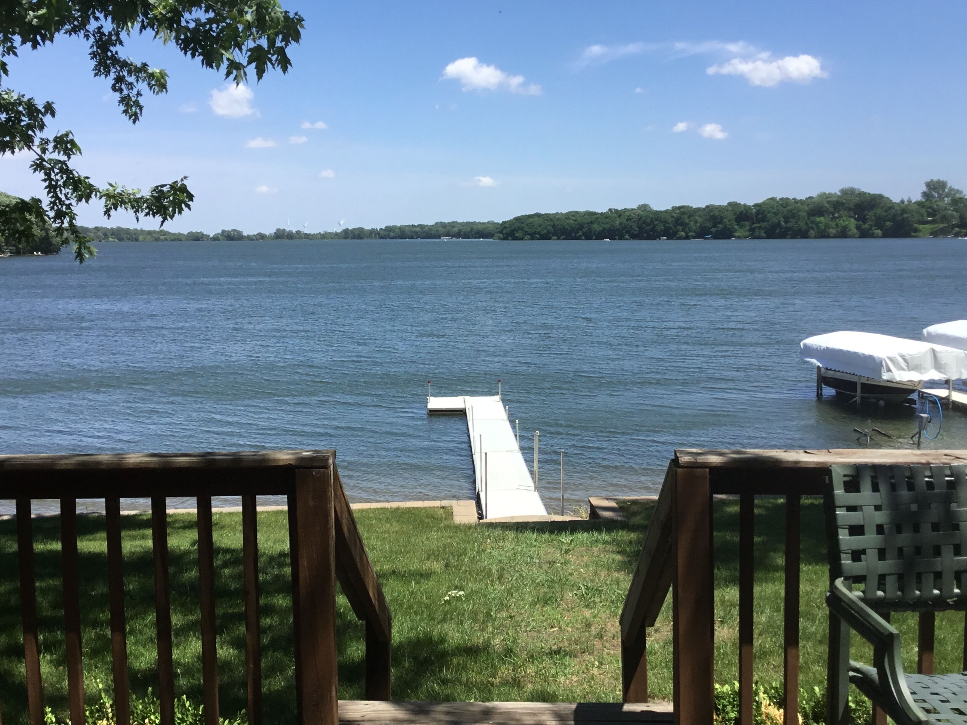 Beautiful Lakefront Cabin with Deck and Private dock