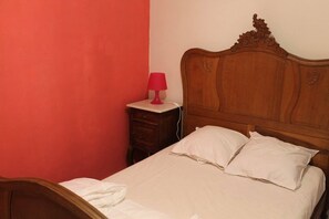 6 bedrooms, iron/ironing board, WiFi