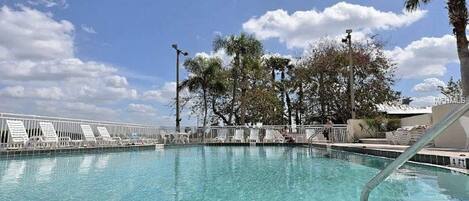 Piscine extérieure, piscine chauffée