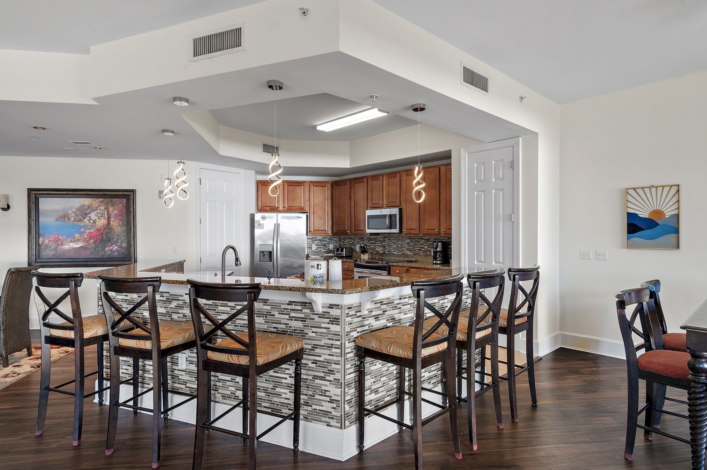 Køleskab, mikrobølgeovn, ovn, kogeplade