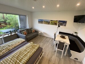 Fernseher, Tischtennisplatte