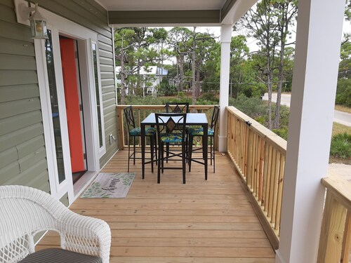 Flip Flop Inn Large Fenced yard Golf Cart