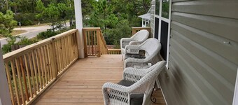 Flip Flop Inn  Large Fenced yard Golf Cart