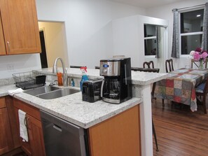 Fridge, microwave, oven, stovetop - The Chosen One - no animal-  allergies  (Federal Way)