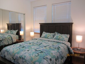 3 عدّة غرف نوم ومكواة/لوح كي وواي فاي مجانًا وملاءات أسرّة