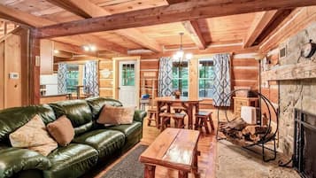 Télévision, cheminée, lecteur de DVD, espaces bureaux