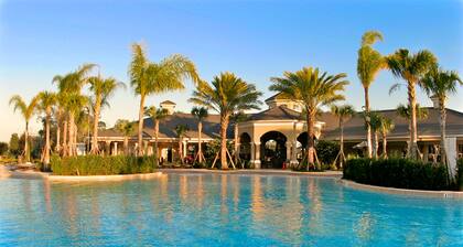Spacious Luxury Condo in Windsor Hills Resort! 2 Miles to Disney! 3bed/2bath