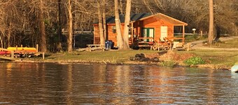 Cabin 5, Waterfront, Onalaska, Lake Livingston, Texas