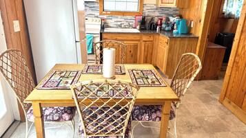 雪櫃、微波爐、焗爐、爐具