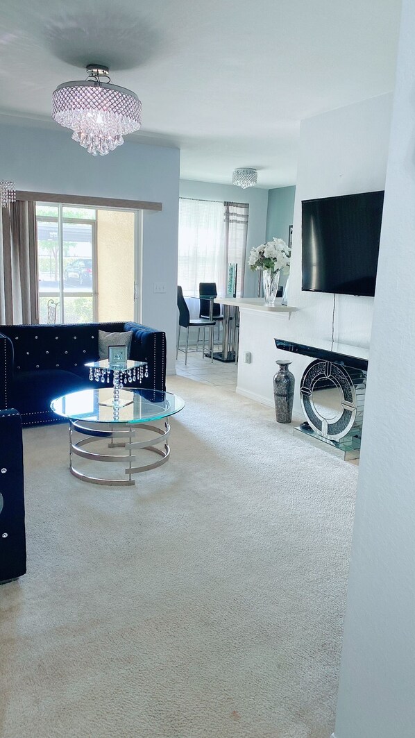 Smart TV - Immokalee road close to everything (Naples)