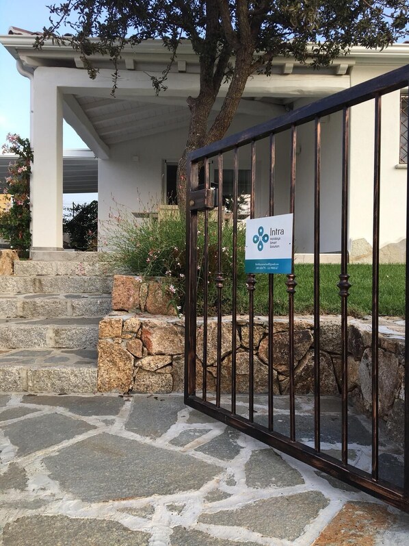 تفاصيل الفندق من الخارج