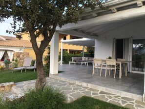 تناول الطعام بالخارج