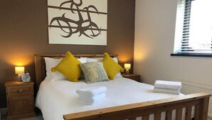 2 bedrooms, iron/ironing board, WiFi, bed sheets - Pinewood #Edwinstowe #Heart of Sherwood Forest (Edwinstowe)