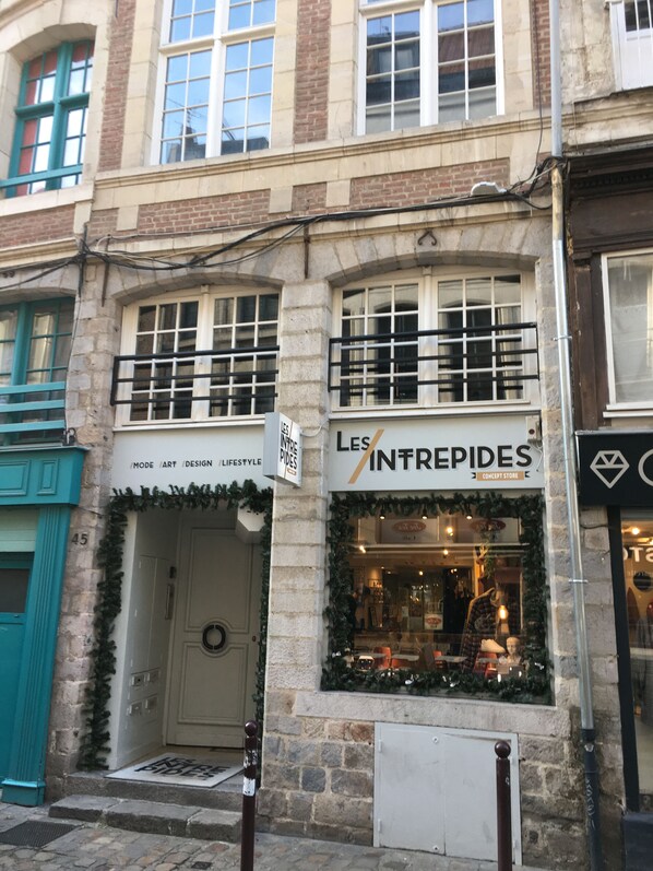 Exterior - Lovely, cosy furnished apartment for 4 people. Vieux-Lille with parking (Lille)