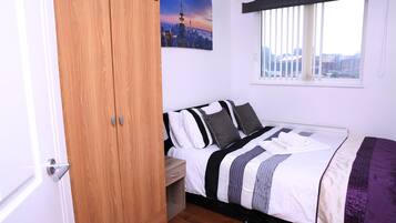 2 bedrooms, iron/ironing board, WiFi, bed sheets