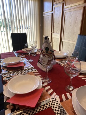 Dining - Craig Montana walk river, boat launch, restaurants, fly shops and more! (Wolf Creek)
