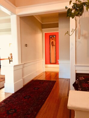 المنشأة من الداخل