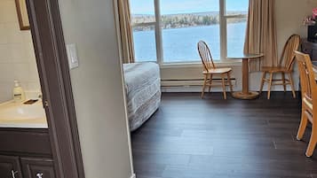 Panoramic Room, 1 Queen Bed, Ensuite, Ocean View | Bathroom | Combined shower/tub, free toiletries, hair dryer, towels