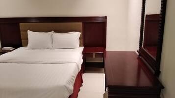 3 Schlafzimmer, Zimmersafe, individuell dekoriert