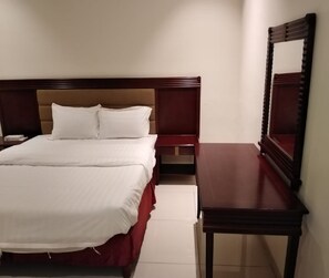 3 Schlafzimmer, Zimmersafe, individuell dekoriert