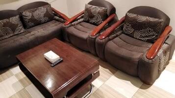 3 Schlafzimmer, Zimmersafe, individuell dekoriert