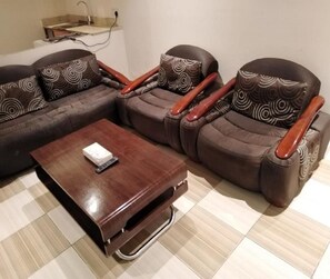 3 Schlafzimmer, Zimmersafe, individuell dekoriert