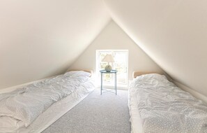 1 bedroom, travel cot, free WiFi