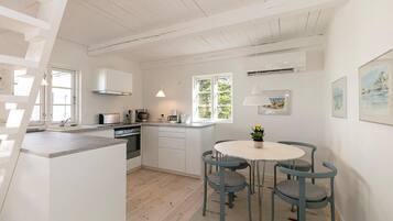 Réfrigérateur, plaque de cuisson, cafetiÚre/bouilloire