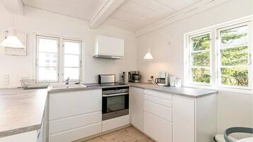 Réfrigérateur, plaque de cuisson, cafetiÚre/bouilloire