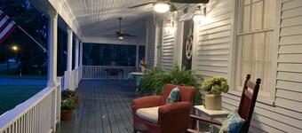 Historic  "Cannon Ball" House Close to Cumberland ferry and historic down town.